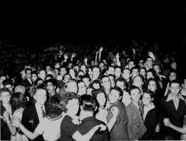 14964.2_09-04-1938_X040_Evening-Dancing-and-Singing-Contest---Crowd-of-Dancers_lg.jpg